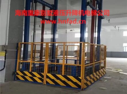 液压电梯应该具备哪些安全装置或功能?